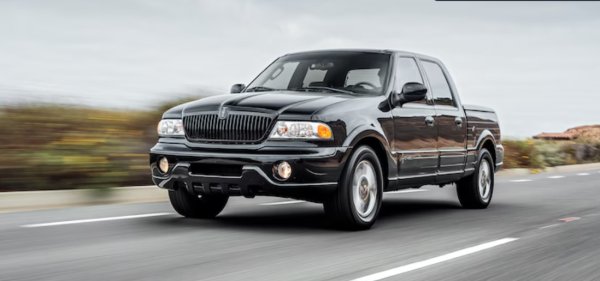 Blackwood произведе под 3400 бройки през 2002 г. Тази красота включваше плюшени кожени седалки, дървена облицовка и покрив за легло с електрическо захранване.

Този пикапн имаше повече общо по отношение на комфорта със седана, но имаше допълнителните възможности за теглене. Цялата философия на дизайна зад Blackwood комбинира характеристиките на седан от висок клас с полезността на по-здравата машина. 

Характеристиките включват и усъвършенствана (за времето си) електроника като навигационна система плюс първокласна звукова система. Blackwood никога не е бил наистина предназначен да върши ежедневна мръсна работа. И остава любимец на колекционерите, особен олд скул феновете.
